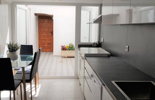 San Jorge House | Town house, between sea and mountains, with spa