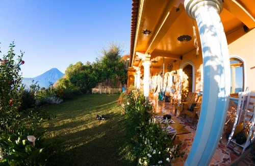Santa Cruz La Laguna House | Town House Magnific views and awesome garden