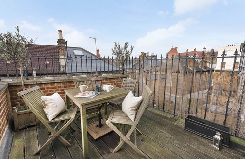 Hammersmith Broadway House | Town House in Brackenbury Village, 10 minutes drive from Notting Hill Gate