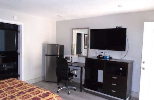 Bay City Hotel | Town House Motel