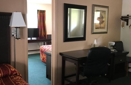 Weed Hotel | Town House Motel