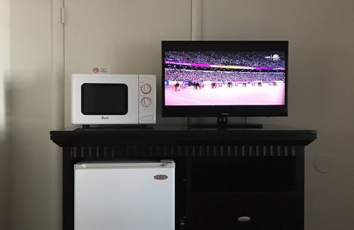 Weed Hotel | Town House Motel