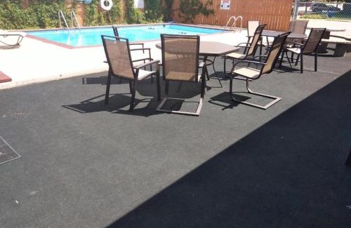 Historic Rapid City Apartment | Town House Motel with Pool near Mt. Rushmore