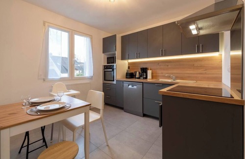 La Poterie House | Town house with terrace Near subway