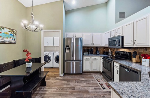 Bearss Plaza House | Town 'n' Country 3 bedrooms with enclosed POOL (Sheldon Chase)