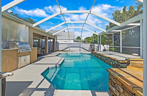 Bearss Plaza House | Town 'n' Country 3 bedrooms with enclosed POOL (Sheldon Chase)