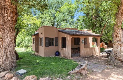 Manitou Springs Cabin | Town-N-Country Cottages