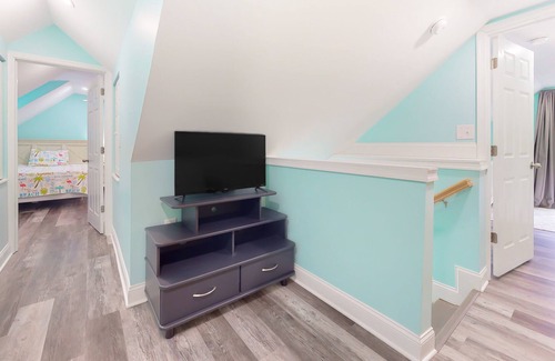 Cedar Neck House | Town of Ocean View renovated home on half acre with decks & W/D