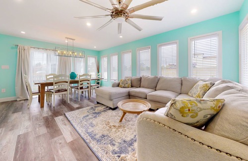 Cedar Neck House | Town of Ocean View renovated home on half acre with decks & W/D