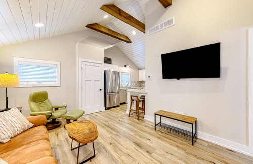 Rehoboth Beach Cottage | Town of Rehoboth Beach dog-friendly cottage with a private pool, washer/dryer