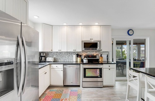 South Bethany Harbor House | Town of South Bethany corner canal-front home 6 bedroom, 4.5 baths, private dock