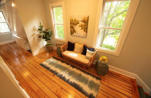Cliff Walk Bed & Breakfast | Town & Tide Inn
