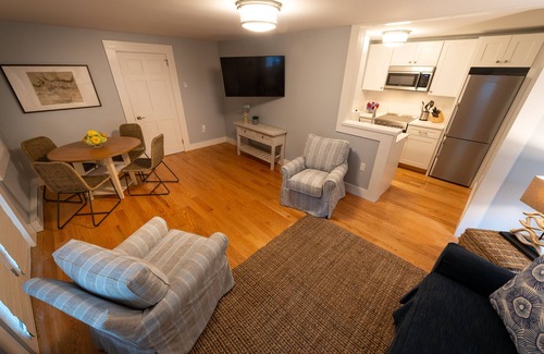 Newport Bed & Breakfast | Town & Tide Inn