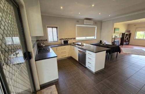 Echuca House | Town, Train, Pubs & River all close by