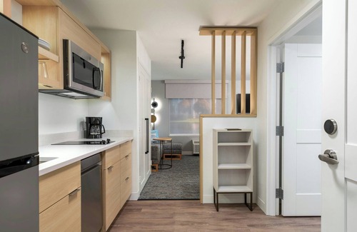 Chilliwack Proper Village West Hotel | TownePlace Suites by Marriott Chilliwack