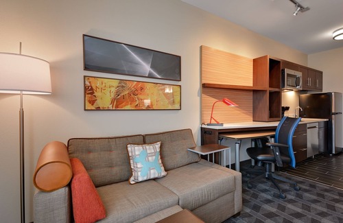 Allen Park Hotel | TownePlace Suites by Marriott Detroit Allen Park