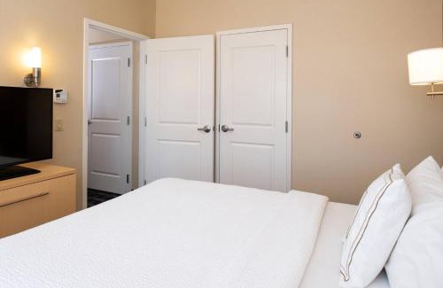 Greenacres Hotel | TownePlace Suites by Marriott Bakersfield West