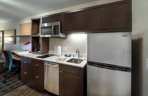 Oak Creek Hotel | TownePlace Suites by Marriott Milwaukee Oak Creek