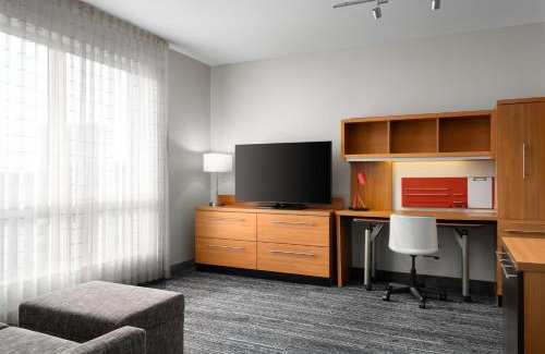 Champaign Hotel | TownePlace Suites by Marriott Champaign