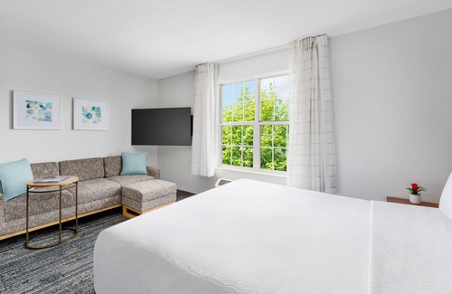 Horsham Hotel | Towneplace Suites by Marriott Horsham