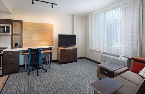 The Hammocks Hotel | TownePlace Suites by Marriott Miami Kendall West