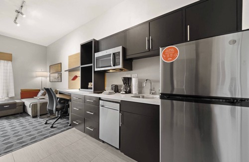 Lacy-Lakeview Hotel | TownePlace Suites by Marriott Waco Northeast