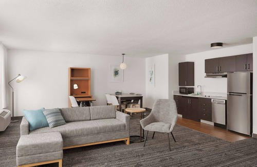 Naperville Hotel | TownePlace Suites Chicago Naperville