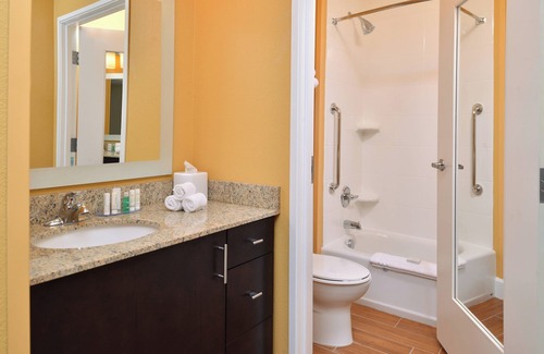 Commerce Township Hotel | TownePlace Suites Detroit Commerce