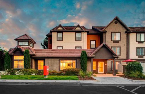 Raisin Hotel | TownePlace Suites Fresno