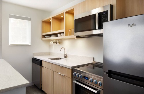 Sterling Hotel | TownePlace Suites Marriott Dulles Airport (Newly Renovated)