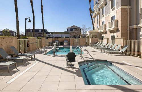 Rancho Cucamonga Hotel | TownePlace Suites by Marriott Ontario Airport