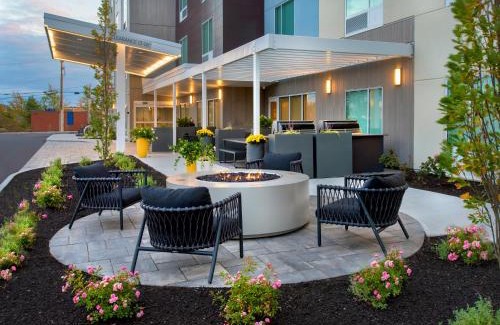 South Portland Hotel | TownePlace Suites Portland Airport ME