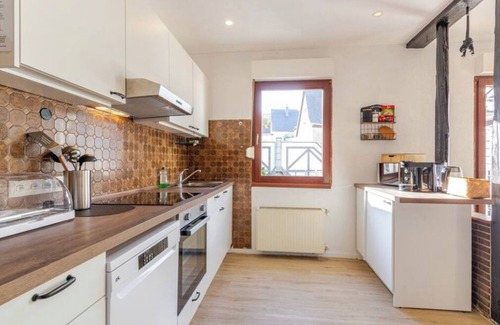 Rhens House | Townhaus: 8 Bedroom, Sauna & Weinkeller