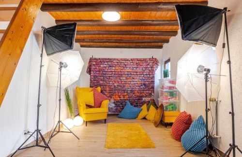 Rhens House | Townhaus-Rhens 8 Schlafzimmer, Sauna, Weinkeller, Fotostudio, Hunde willkommen