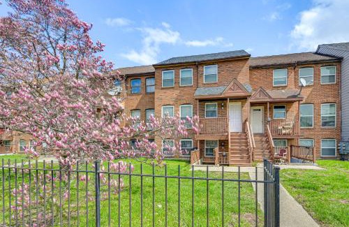 Hartford House | Townhome 1 Mi to Colt Park and Industrial District!
