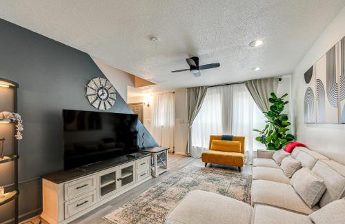 Hartford House | Townhome 1 Mi to Colt Park and Industrial District!
