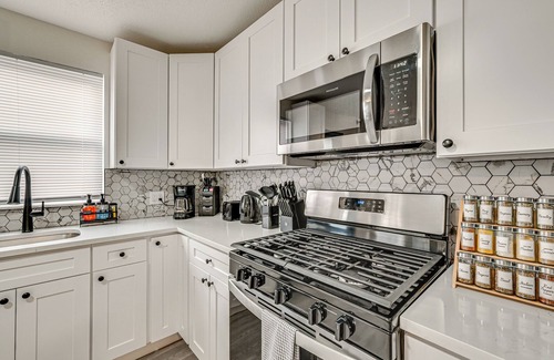 Hartford House | Townhome 1 Mi to Colt Park & Industrial District!