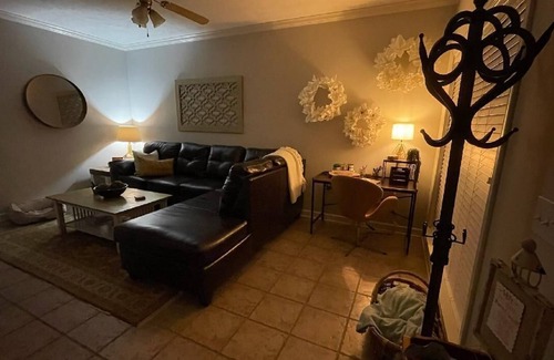 Oxford House | Townhome: 2 Bedrooms, 2.5 Baths, Close to Campus