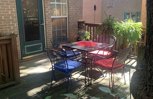 Oxford House | Townhome 4 Blocks from the Square