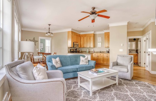 Lincoln Beach House | Townhome Atop Café Boasts Luxurious Amenities, Spacious Sky-High Primary Suite!