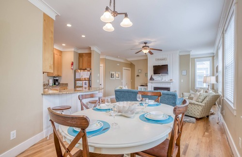 Lincoln Beach House | Townhome Atop Café Boasts Luxurious Amenities, Spacious Sky-High Primary Suite!