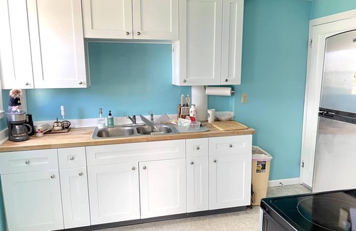 Newport East House | Townhome close to beaches and downtown