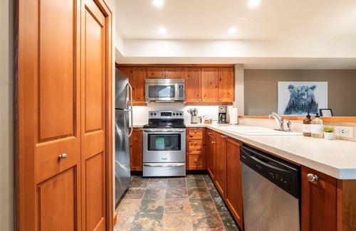 Upper Village Condo | Townhome | Complex hot tub | BBQ | Free Parking