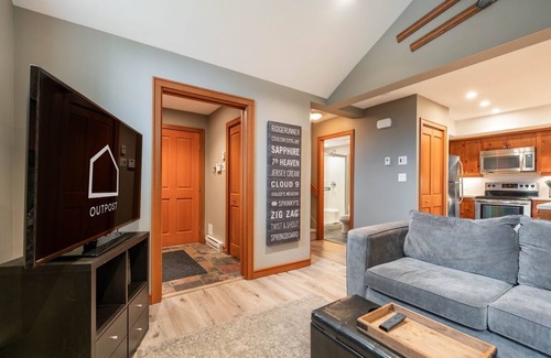 Upper Village Condo | Townhome | Complex hot tub | BBQ | Free Parking
