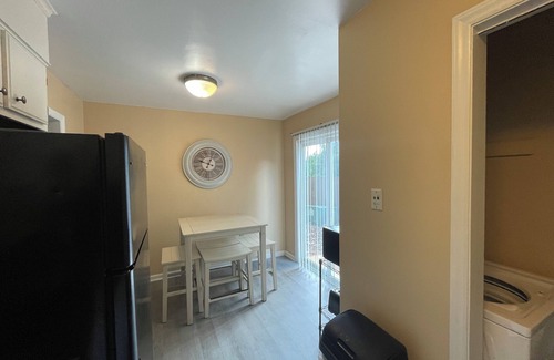 Statesville House | Townhome for Families & Business