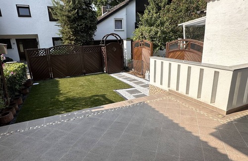 Heusenstamm House | Townhome – Ideal for Families & Fair Guests
