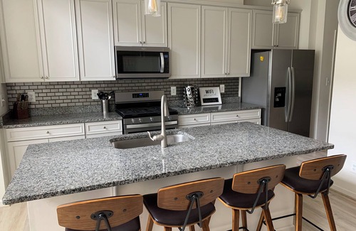 Millville House | Townhome in Bishop's Landing 10 min from beach