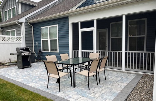 Millville House | Townhome in Bishop's Landing 10 min from beach