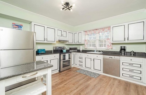 Cary House | Townhome in Heart of Cary