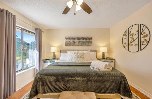 BallenIsles House | Townhome in PBG, king bed, pergola, BBQ & fire pit